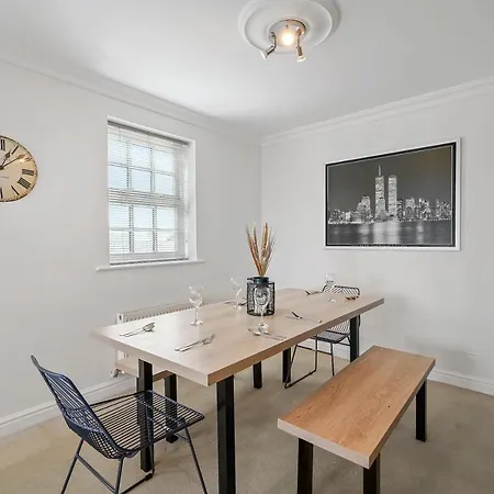 3 Bed 3 Bath Penthouse In York City Centre *
