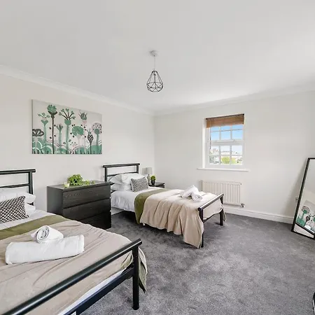 3 Bed 3 Bath Penthouse In York City Centre * York