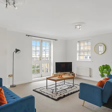 3 Bed 3 Bath Penthouse In York City Centre