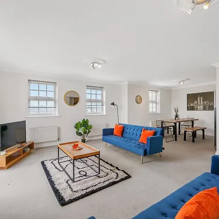 Apartment 3 Bed 3 Bath Penthouse In York City Centre *
