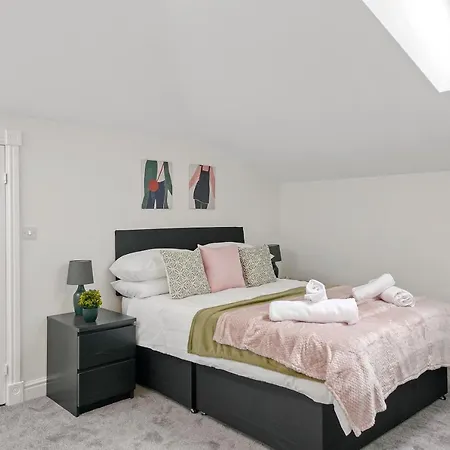 Apartment 3 Bed 3 Bath Penthouse In York City Centre