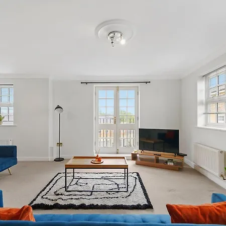 3 Bed 3 Bath Penthouse In York City Centre