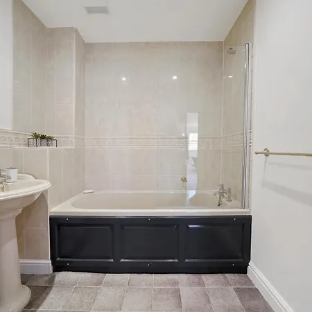 Apartment 3 Bed 3 Bath Penthouse In York City Centre