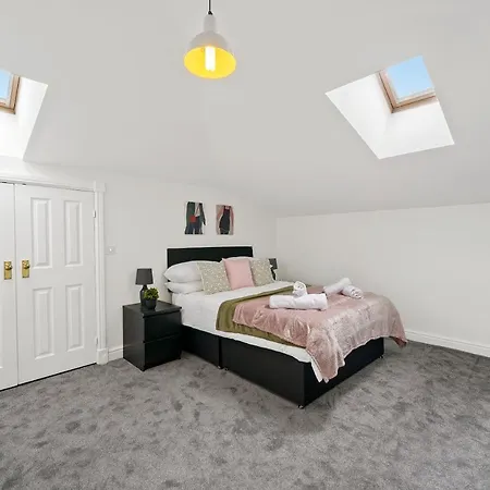 3 Bed 3 Bath Penthouse In York City Centre *
